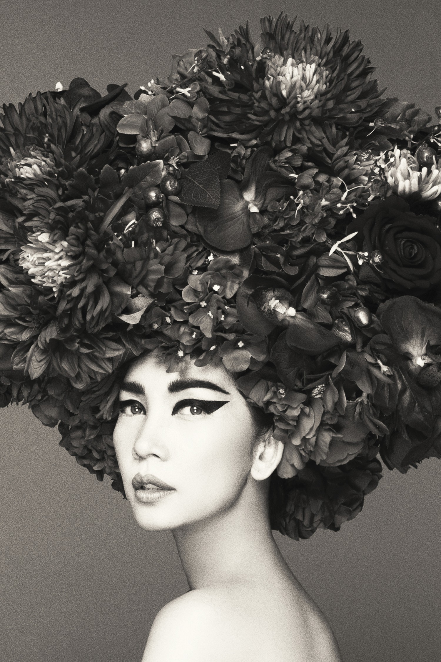 Hà Tăng vai trần, Kỳ Duyên cùng loạt mỹ nhân Việt khác trút bỏ xiêm y trong bộ ảnh của NTK Đỗ Mạnh Cường